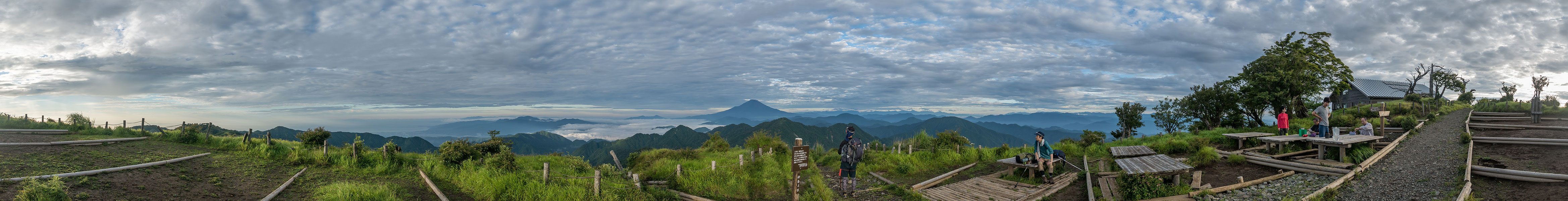 蛭ヶ岳山頂からの西側展望