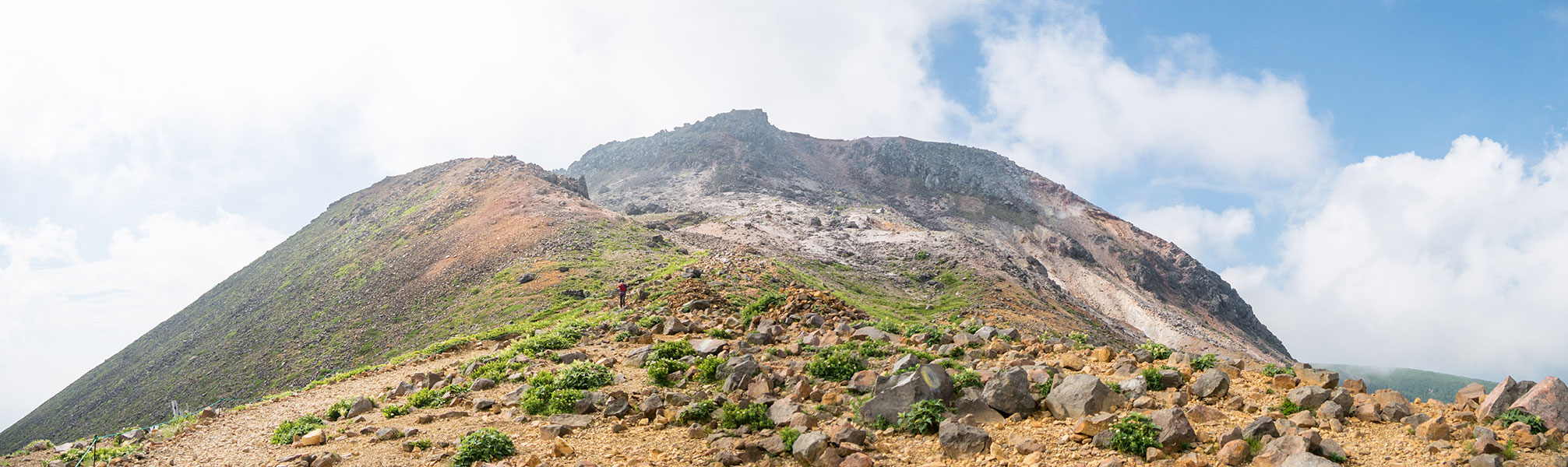 峰の茶屋跡方面から見上げる茶臼岳