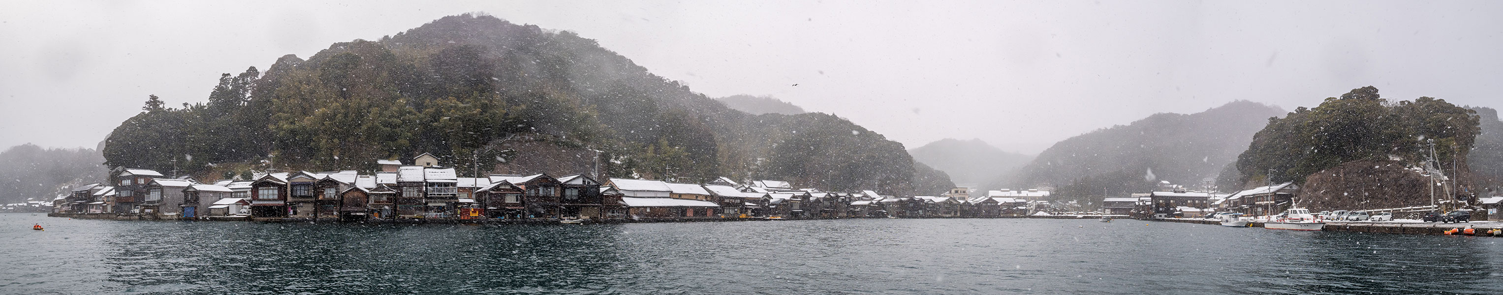 伊根の舟屋 吹雪